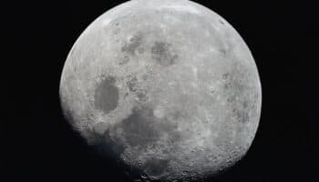 Científicos chinos descubren moléculas de agua en muestras lunares de la nave Chang'e-5