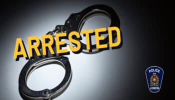 Acusan a 375 adultos y 65 menores de edad por disturbios violentos en Reino Unido | Video