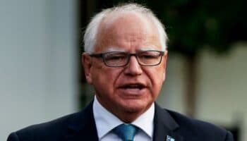 Kamala Harris elige al gobernador de Minnesota Tim Walz como compañero de fórmula