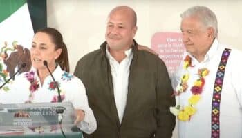 Videos | Abuchean a Alfaro; AMLO y Sheinbaum lo ‘rescatan’