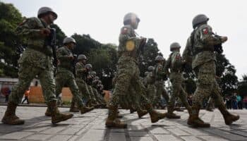 AMLO propone dar impuestos por turismo al Ejército y mayor control de las armas