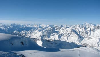 Más de 2 mil turistas quedan atrapados en los Alpes suizos