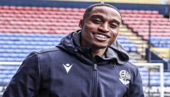 Lesiona estornudo a un jugador del Bolton Wanderers