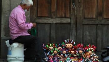 54% de la fuerza laboral en México permanece en la informalidad: ONG's