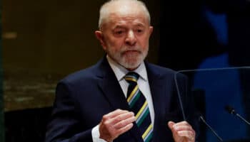 Lula llega a Brasilia tras un accidentado viaje desde México