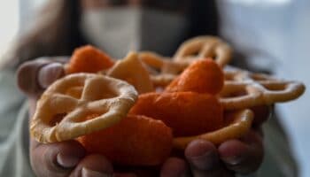 SEP prohibirá venta de comida chatarra en escuelas