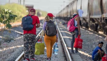 Migrantes en la frontera luchan contrarreloj por conseguir asilo en EU