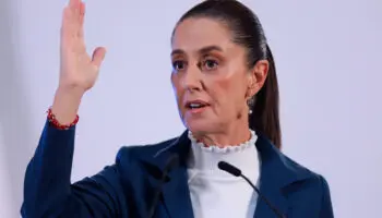 Sheinbaum niega ser una 'autoritaria' tras polémica iniciativa que blinda sus reformas