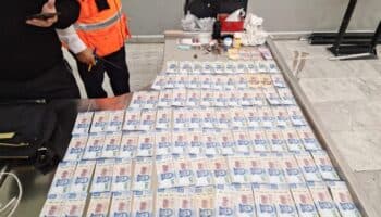 Pasajera olvida su bolsa con ¡más de 53 mil pesos! | AICM