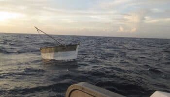 Yucatán: Así fue el rescate de tres pescadores tras el naufragio de su barco | Video