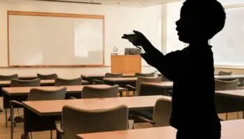 Bloqueos obligan clases virtuales en Colima
