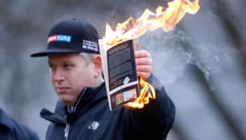 Condenan a ultraderechista sueco-danés por quemar ejemplares del Corán | Video