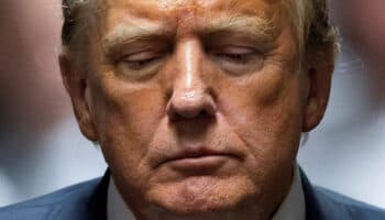 Trump tilda de 'ataque político ilegítimo' lectura de sentencia por el caso Stormy Daniels