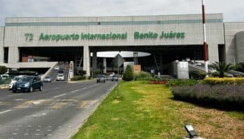 Lluvias paralizan AICM; Aeroméxico y Viva Aerobus llaman a tomar precauciones