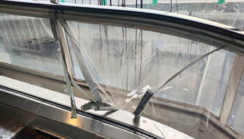 Niña cae de las escaleras del CETRAM Periférico Oriente