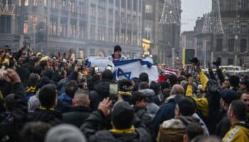 Condenan a cinco por atacar a 'aficionados' del Maccabi de Tel Aviv en Ámsterdam | Video