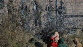 Trump ordena al Pentágono despliegue de tropas en la frontera: Medios EU