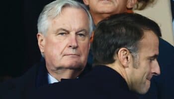 Izquierda y ultraderecha tumban a primer ministro; Macron dará mensaje a la nación