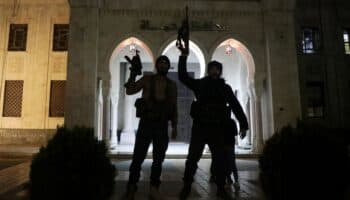 Toma de ciudad estratégica de Hama dispara las alarmas del régimen sirio