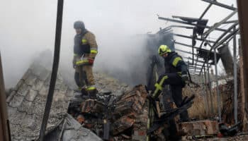 Biden reafirma su apoyo al envío de armas a Ucrania tras el ataque ruso de Navidad