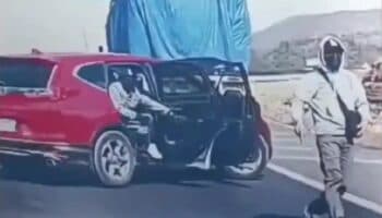 Logran escapar a intento de asalto en autopista del Edomex | Video