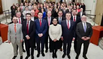 Empresarios se comprometen a emplear a miles de migrantes deportados por EU
