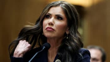 Roban bolso a secretaria de Seguridad Nacional de EU con 3,000 dólares en efectivo