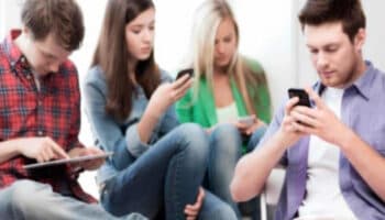 Uso excesivo de redes sociales afectan atención, memoria y regulación emocional: Experta