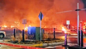 Videos | Nuevo accidente en EU; avión mexicano se estrella en Filadelfia; viajaban 6 connacionales