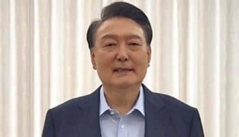 El presidente surcoreano Yoon Suk-yeol se niega a declarar tras su detención