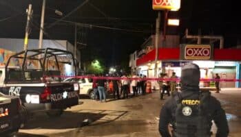 Explosión frente a la SSP de Acapulco deja dos muertos: FGE