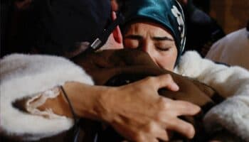 Israel libera a prisioneros palestinos y Hamás entrega cuerpos de cuatro rehenes
