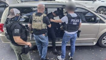 Detienen a decenas de migrantes indocumentados en Florida