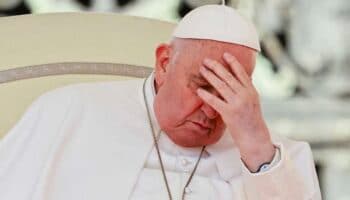 'El Papa no está fuera de peligro', afirman médicos de hospital en Roma