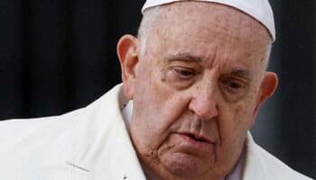 Papa Francisco está estable, ya no necesita ventilación: Vaticano