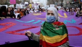 Mensajes en el mundo este 8M: Seguir la lucha, levantar restricciones y brindar protección