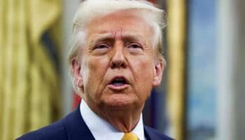 Aranceles a los automóviles procedentes de México y Canadá 'podrían subir', advierte Trump