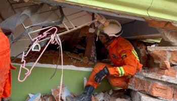 'Llevamos más gente al cementerio que al hospital': rescatistas en Birmania