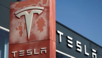 Teslas arden en Alemania durante el día de protestas globales contra Musk