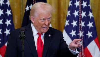 Trump promete "acuerdos justos" a quienes negocien los aranceles, pero descarta una pausa