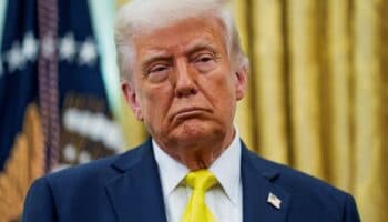 Trump está sumiendo a EU en una ‘crisis constitucional’: Van Hollen