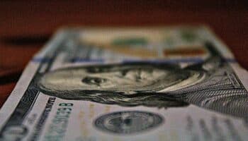 FMI alerta sobre crisis financiera global por guerra comercial