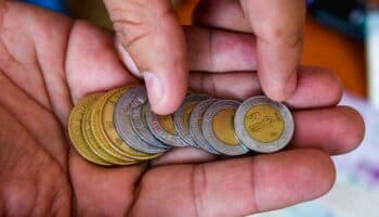 Peso y Bolsa caen de cara al cierre de semana