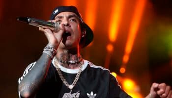 Natanael Cano desafía prohibición y canta corridos tumbados en Aguascalientes