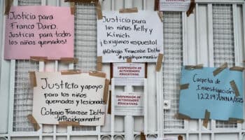 Fiscalía de Oaxaca asegura colegio tras quemaduras de estudiantes en campamento