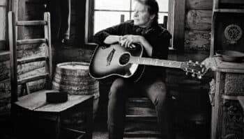 John Fogerty celebra haber recuperado los derechos de sus canciones y reinventa clásicos de los Creedence