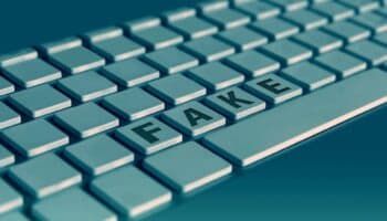 Para combatir la desinformación, gobiernos deben apostar por la supervisión mediática: Embajada del Reino Unido