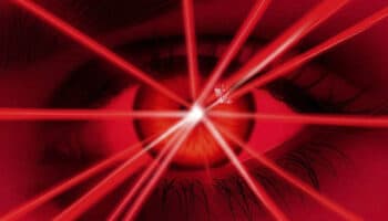 Crean los primeros lentes de contacto para ver en la oscuridad