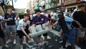 Europa League: Provocan aficionados ingleses desmanes en San Sebastián | Video