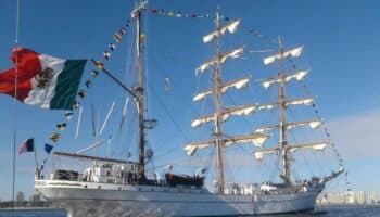 Buque escuela Cuauhtémoc reanuda operaciones tras chocar con puente de Brooklyn